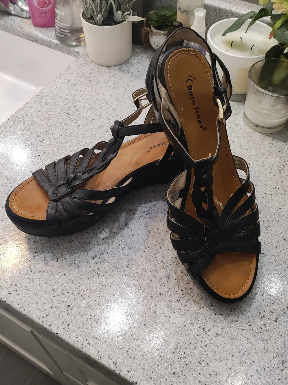 BareTraps Black Braided T-Strap Casual 🌞Sandals